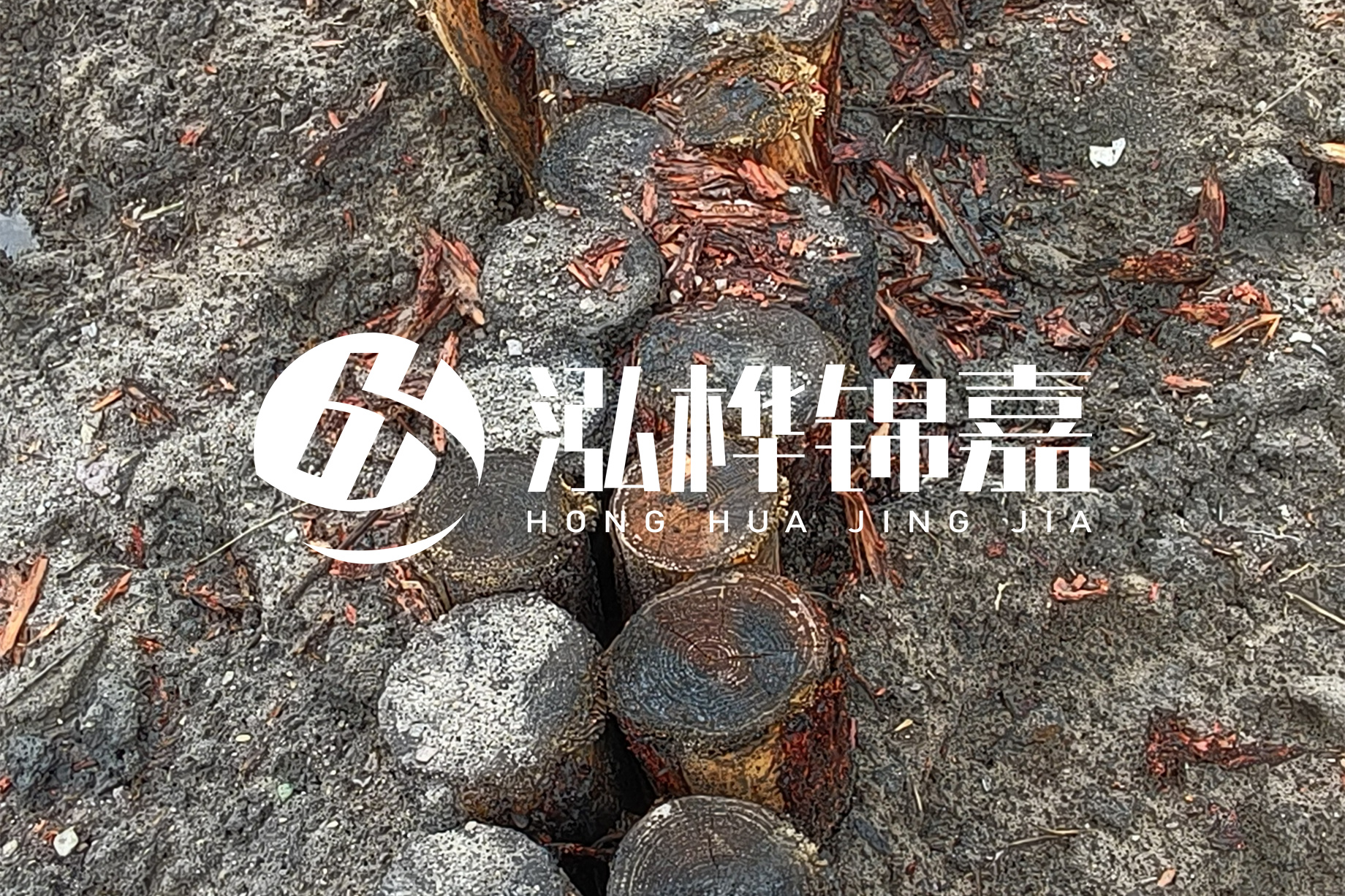 魚塘淤泥太多怎么清理？挖掘機(jī)清除淤泥的作用及方法
