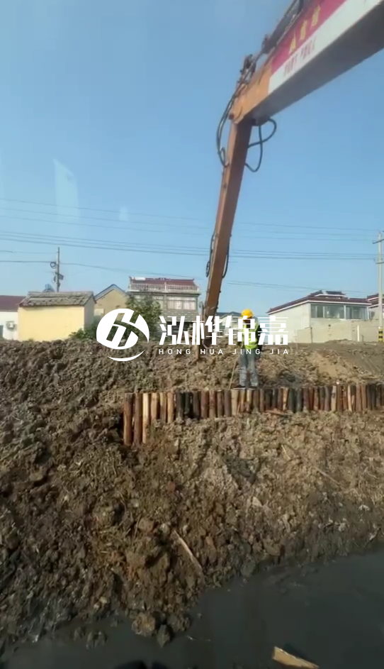 南陽挖機(jī)打木樁專業(yè)施工-打防汛木樁時(shí)選用多粗的木樁為宜？