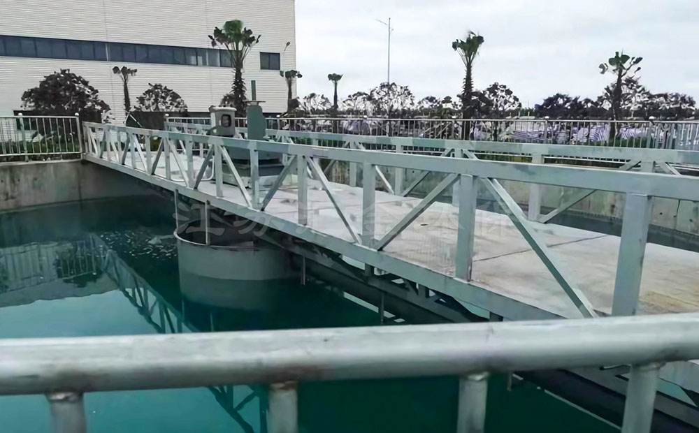 中心（周邊）傳動刮泥機(jī)